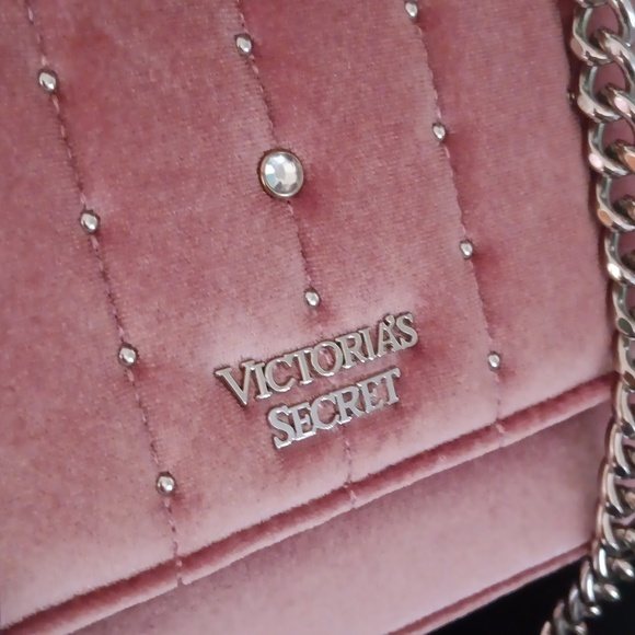 Nwt Victoria's Scret Pink Velvet Purse with Chain Strap - Picture 8 of 8